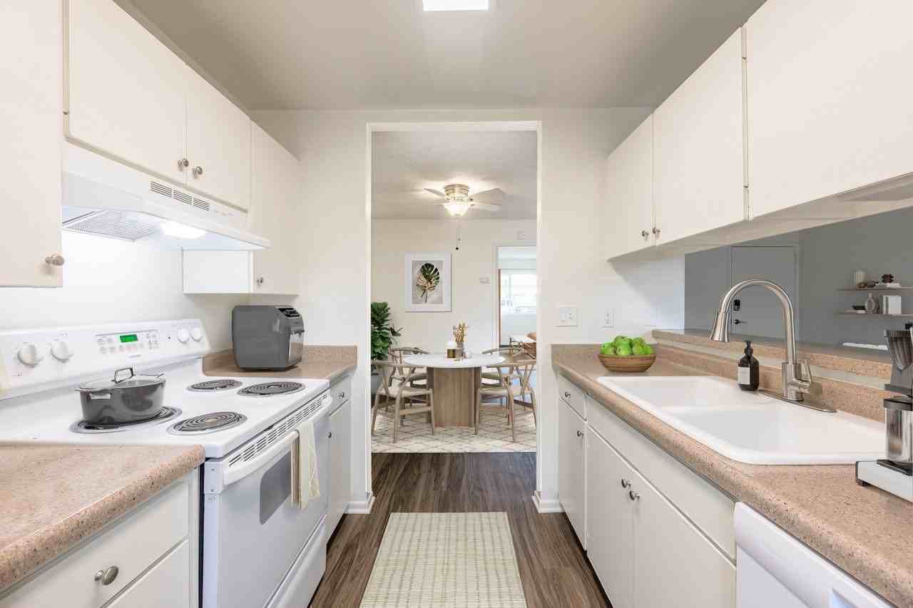 Pacific Oaks - Photo 4 of 24