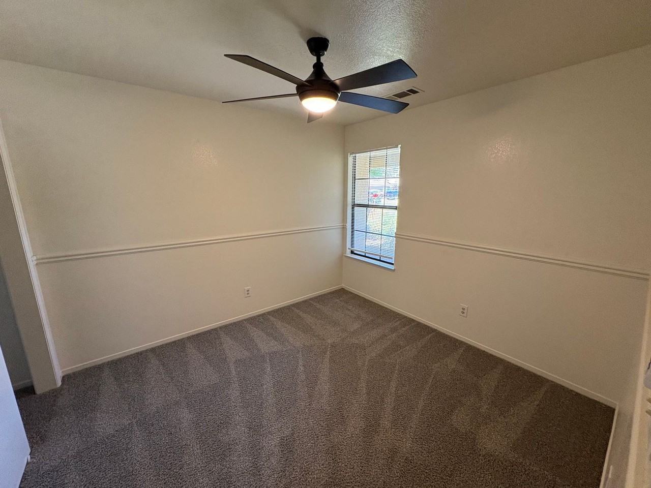 1931 S Stevenson Ct - Photo 4 of 34