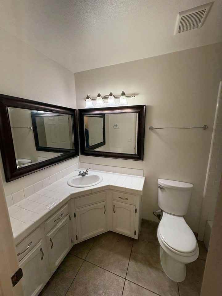 1931 S Stevenson Ct - Photo 7 of 34