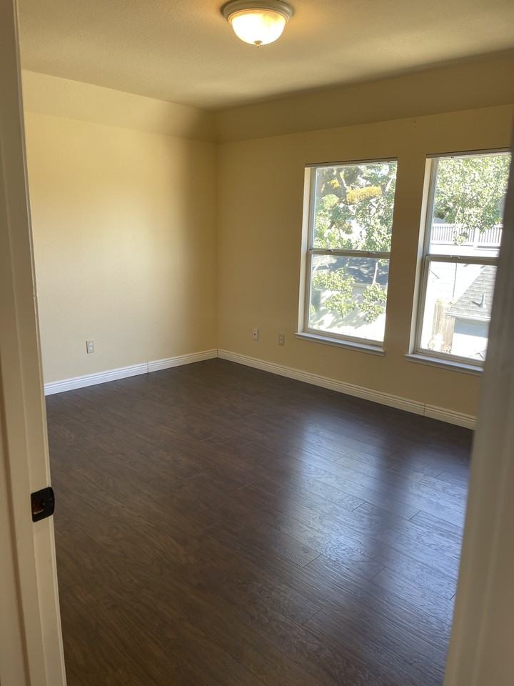 538 A St #NA - Photo 3 of 16