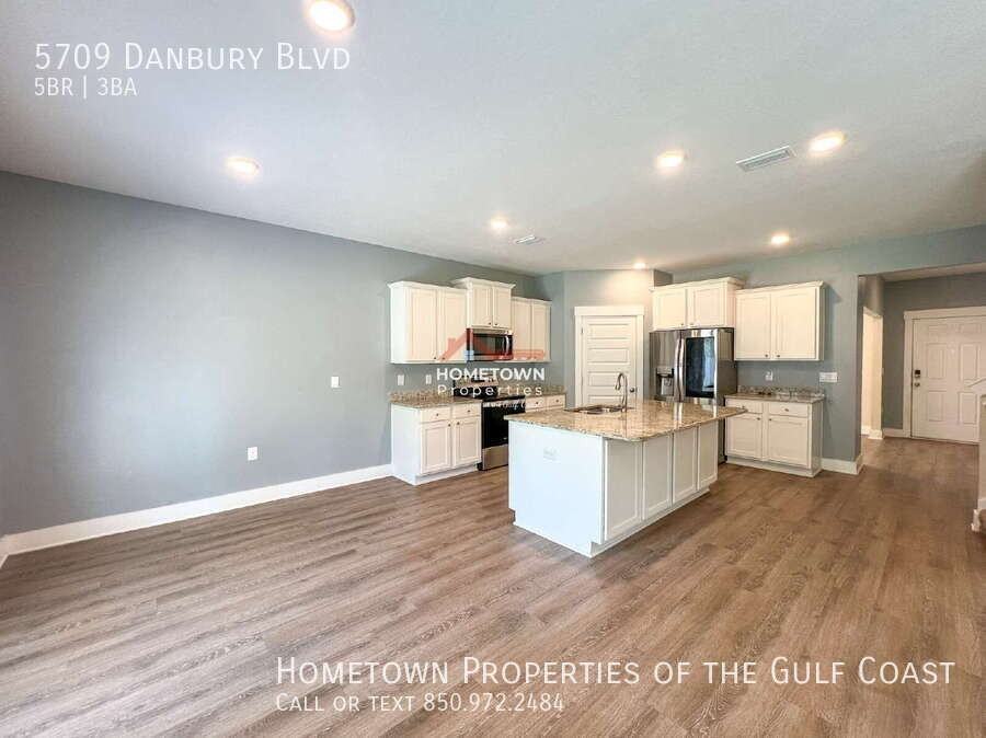 5709 Danbury Blvd - Photo 3 of 34