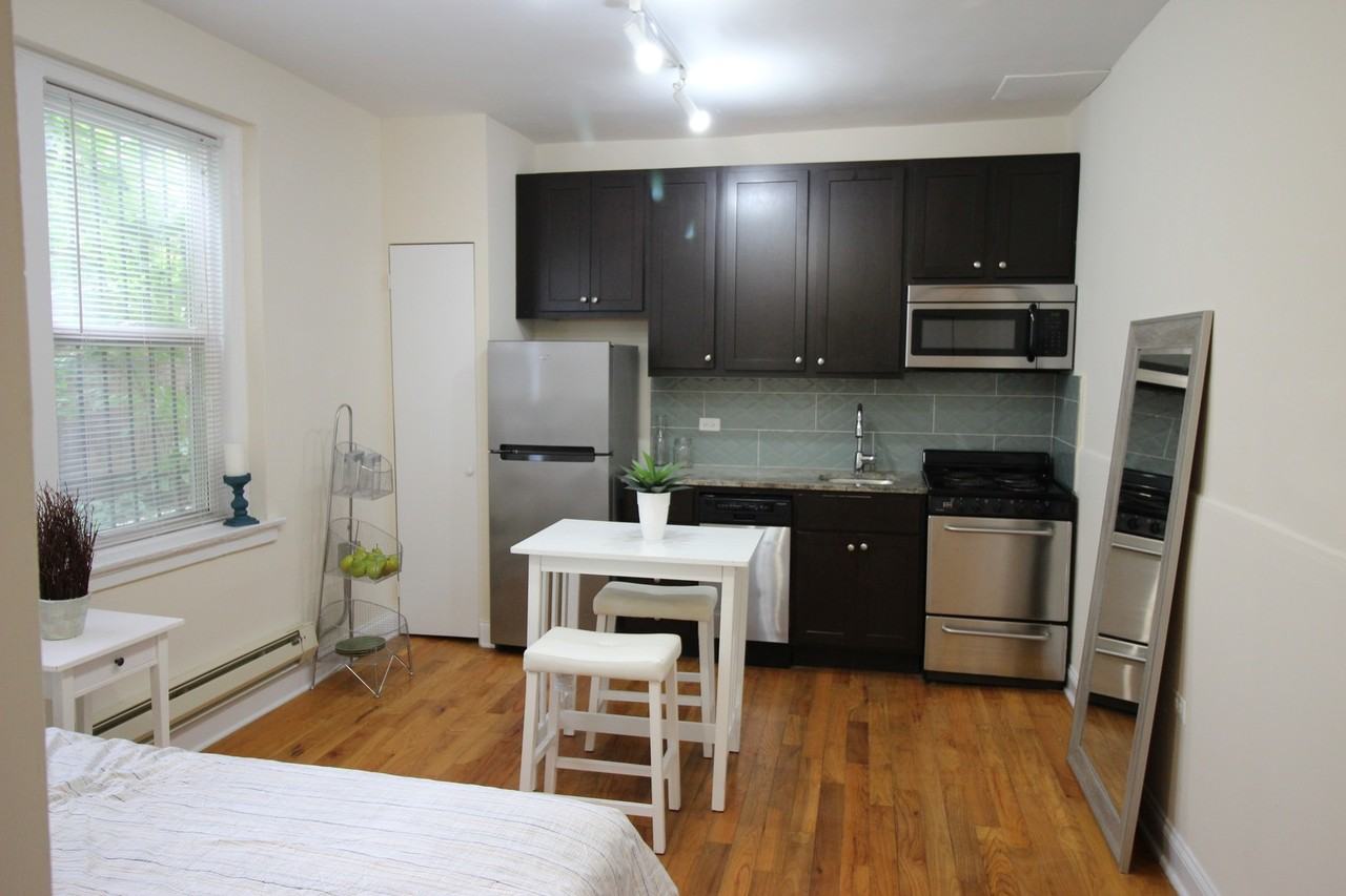 1210 W Granville Ave - Photo 3 of 8