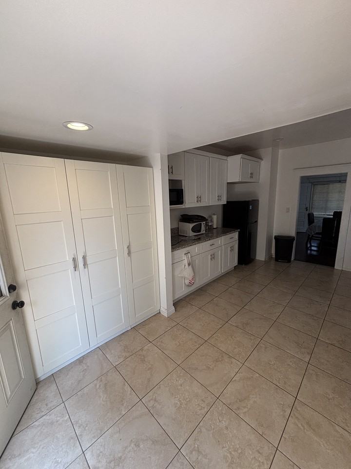 764 Laurel Ave #NA - Photo 4 of 8