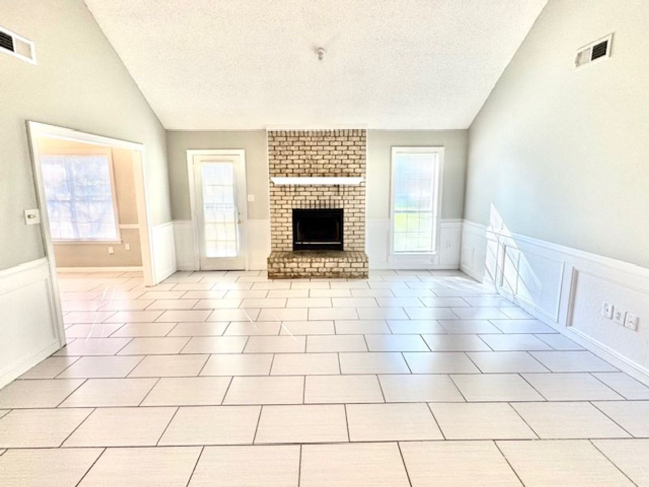 3063 Lauren Dr - Photo 3 of 10