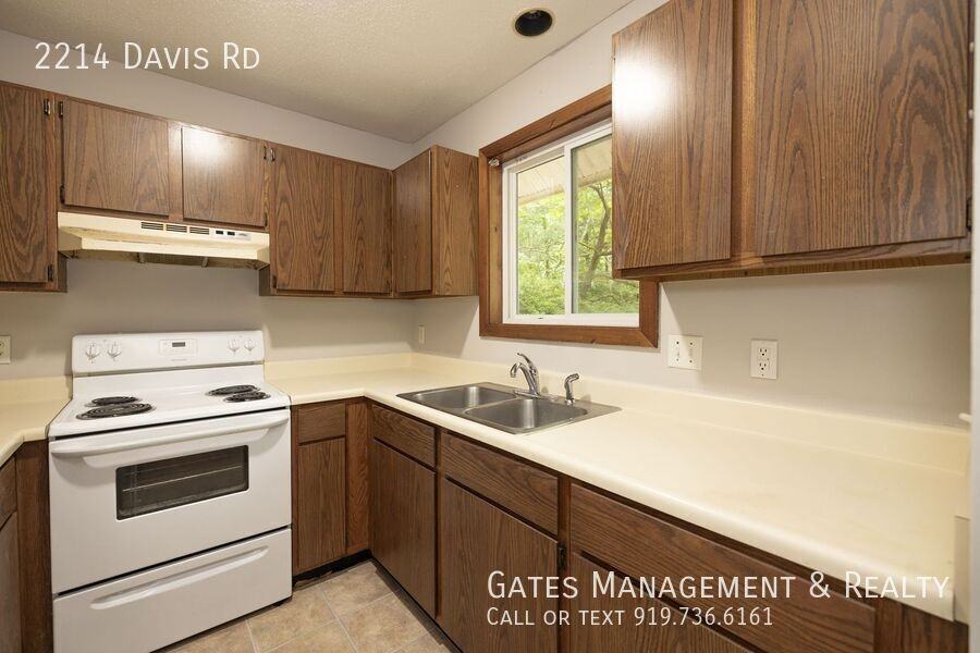 2214 Davis Rd - Photo 4 of 31