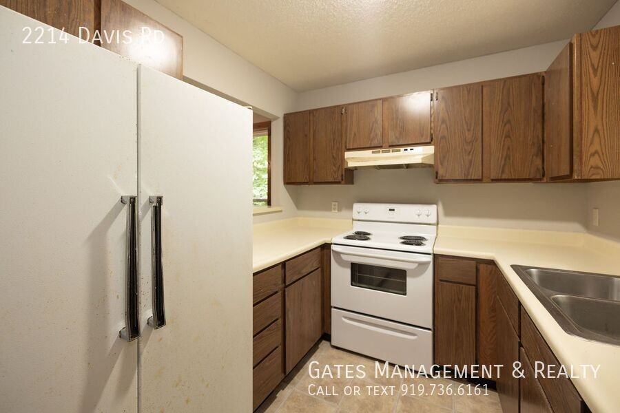 2214 Davis Rd - Photo 5 of 31