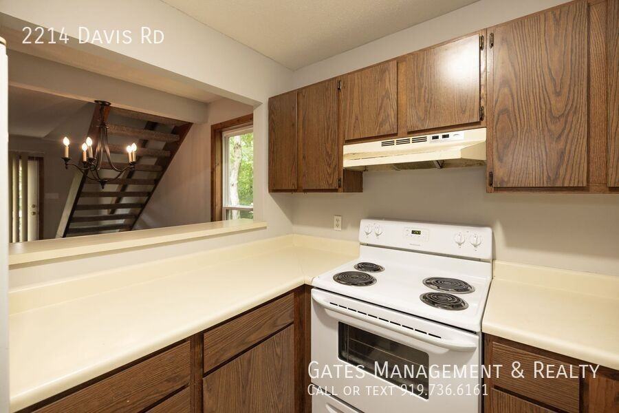 2214 Davis Rd - Photo 6 of 31