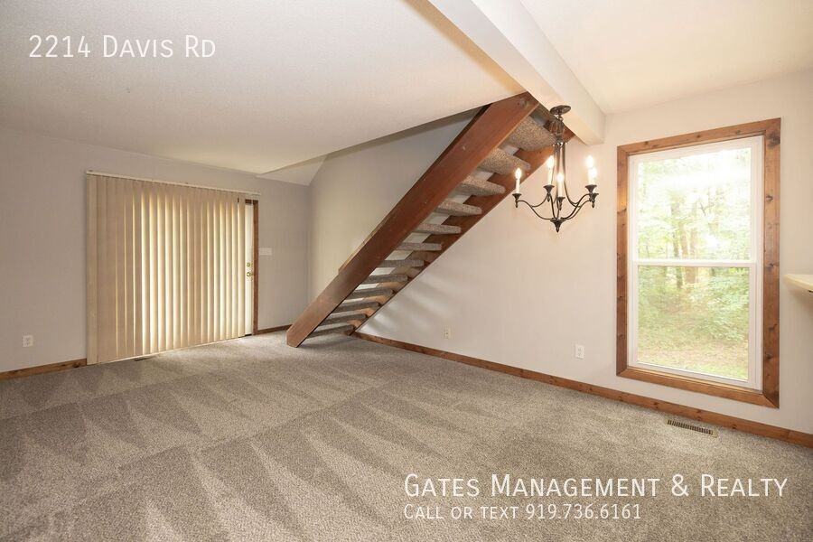 2214 Davis Rd - Photo 7 of 31