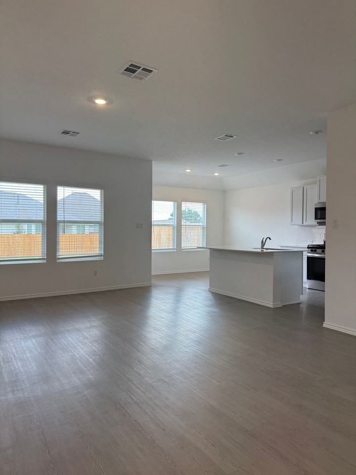 216 Misted Grass Trl - Photo 3 of 20