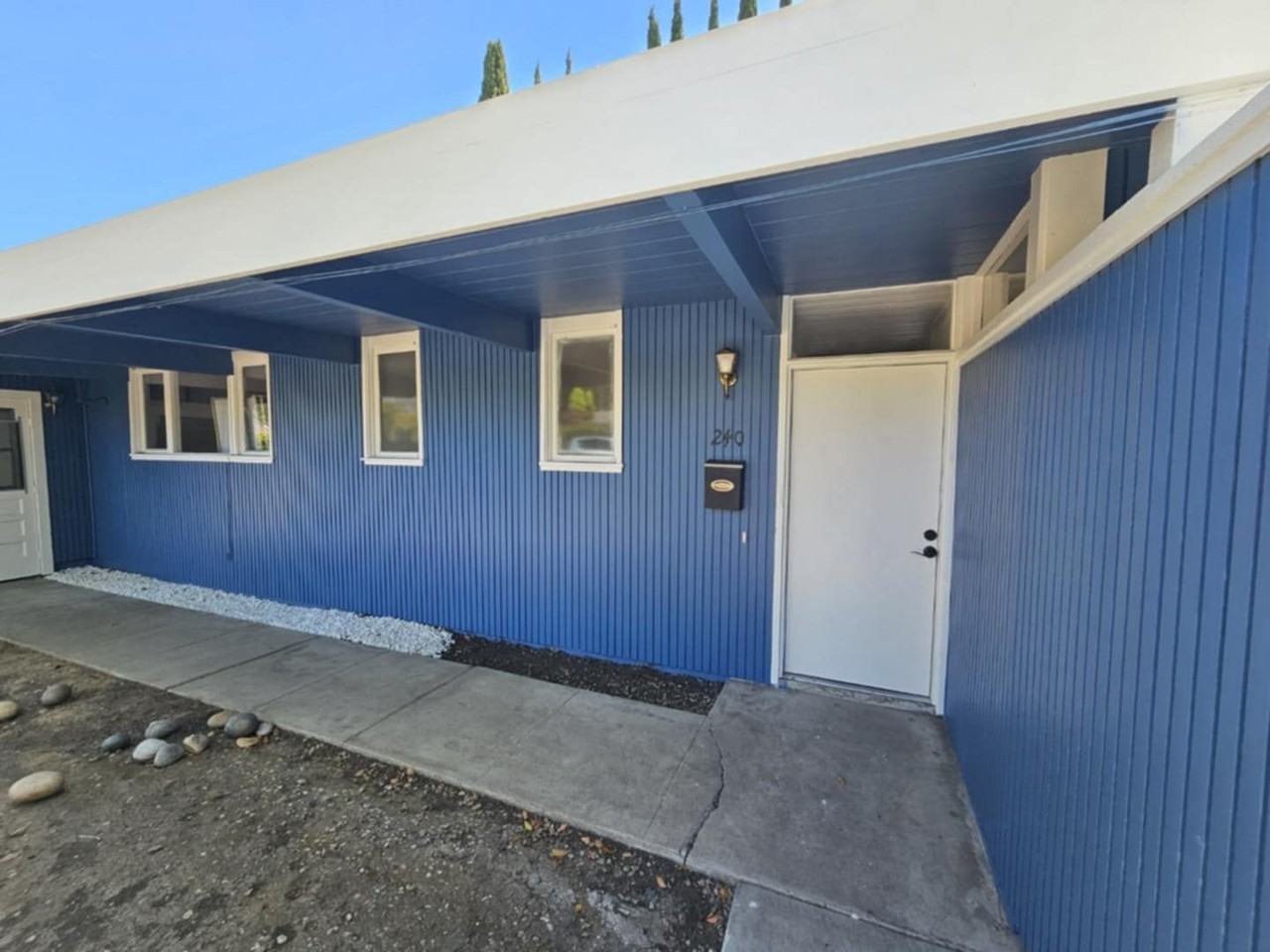 240 E Meadow Dr - Photo 3 of 50