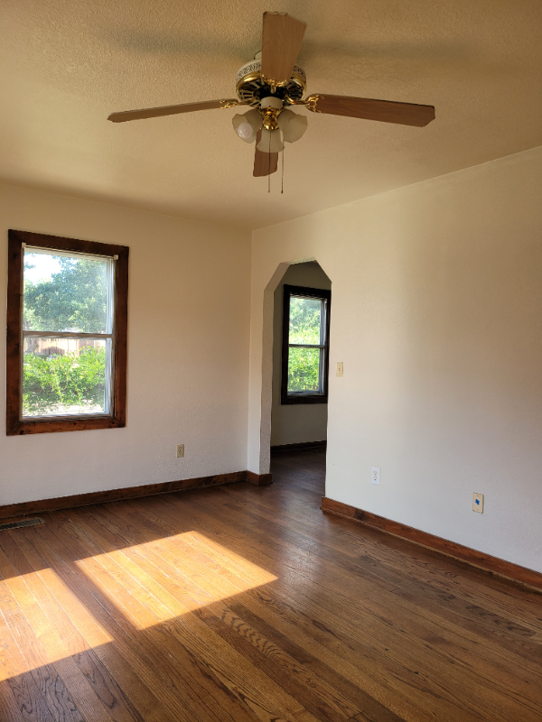 520 E Lockheed Dr - Photo 2 of 16