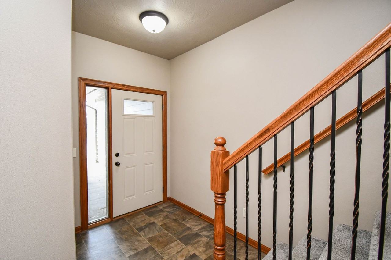 8413 West 53rd Street - Photo 3 of 44