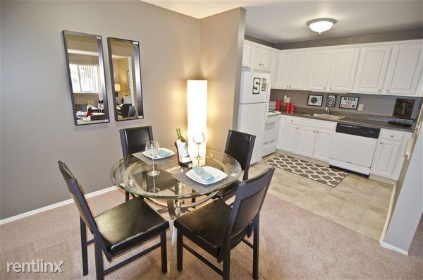 Capitol Villa Apartments - Photo 3 of 10