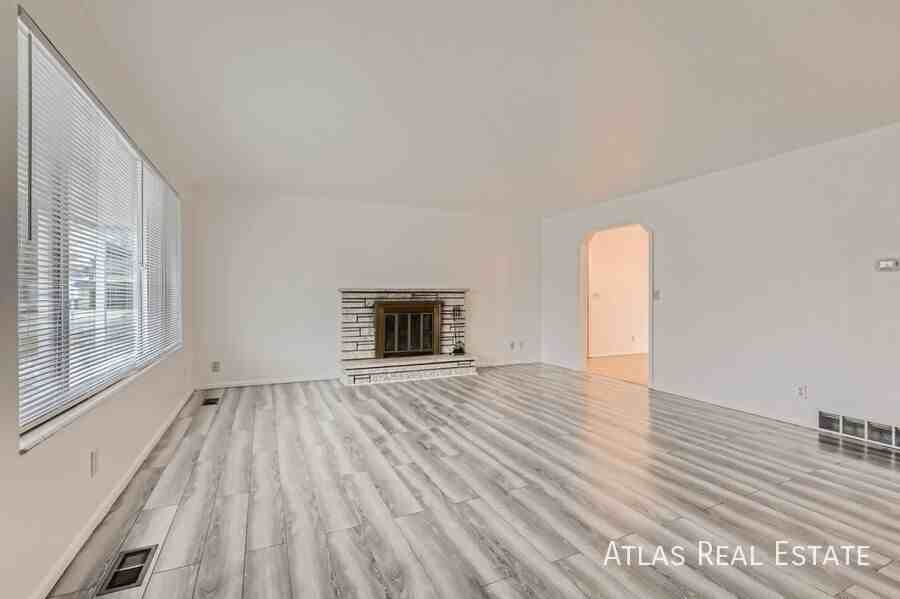 1446 E 6710 S - Photo 3 of 34