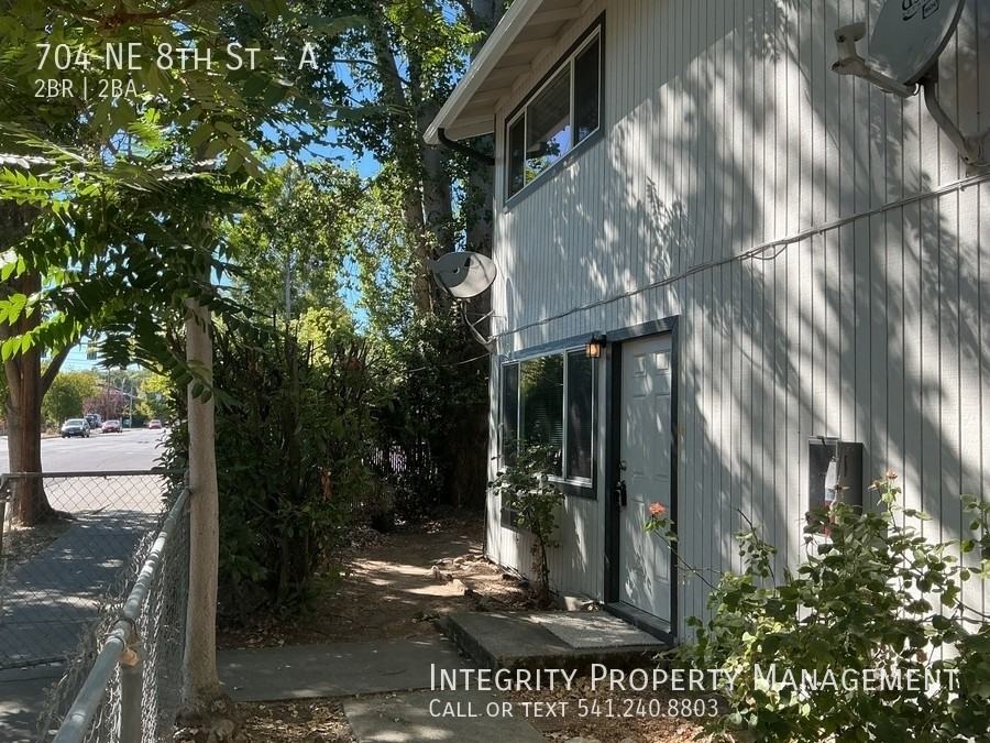 704 Ne 8th St #A - Photo 2 of 15