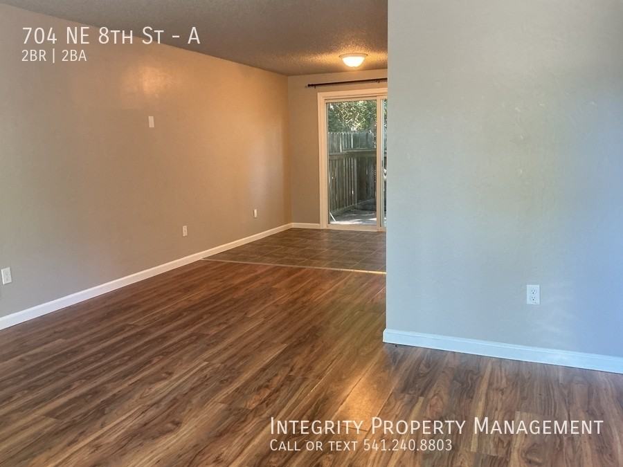 704 Ne 8th St #A - Photo 3 of 15