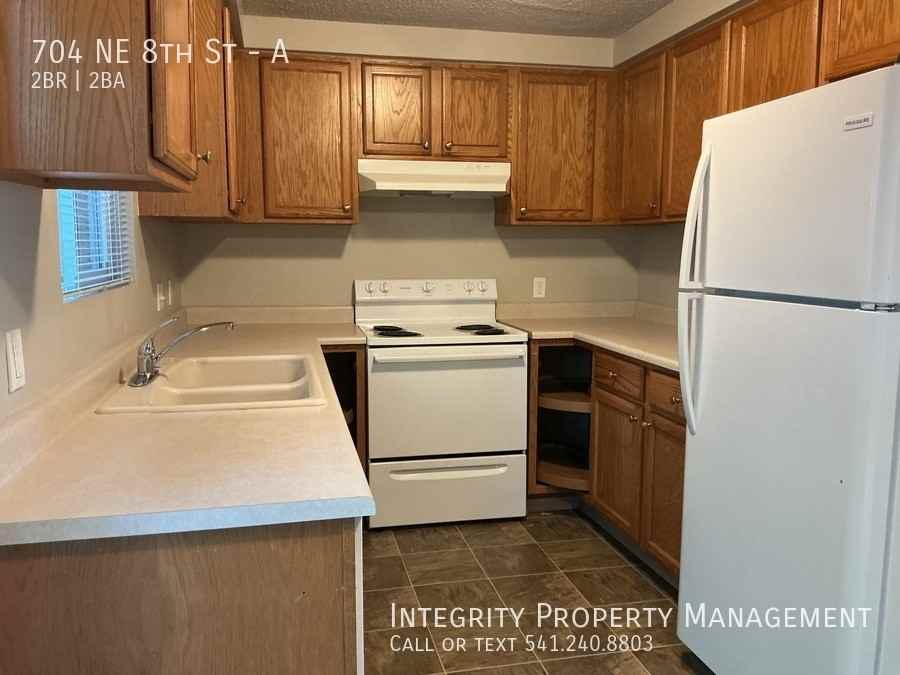 704 Ne 8th St #A - Photo 5 of 15