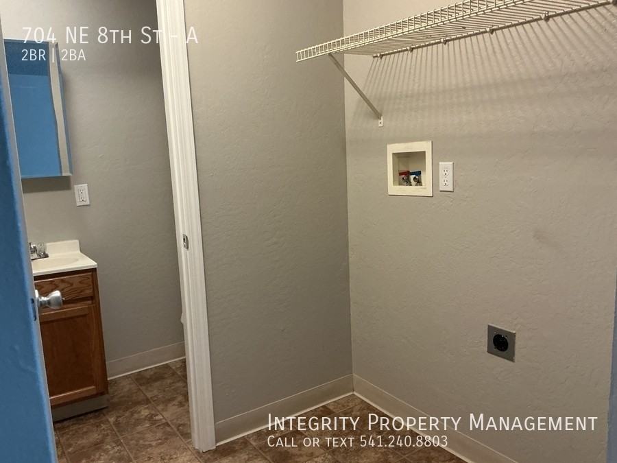 704 Ne 8th St #A - Photo 7 of 15