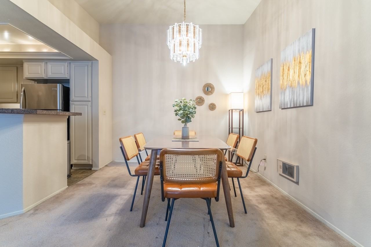 1326 Bellevue Way Ne #6 - Photo 5 of 43