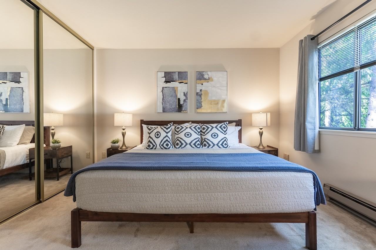 1326 Bellevue Way Ne #6 - Photo 7 of 43