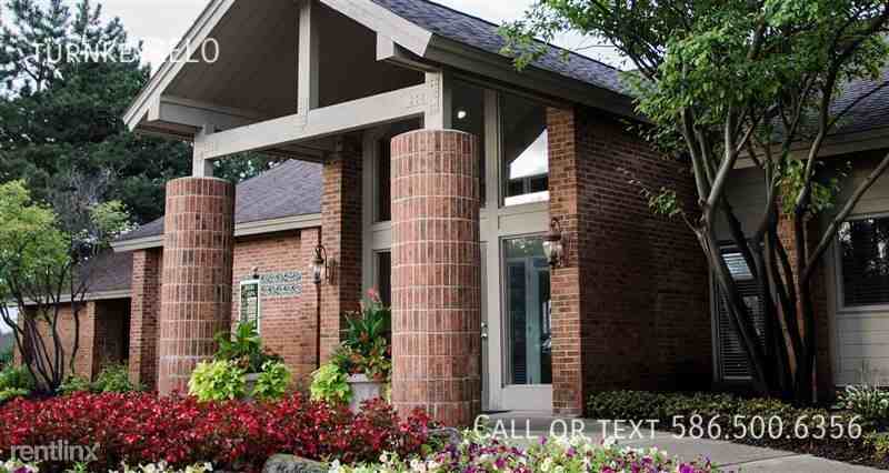 45039 Elmhurst Court - Photo 5 of 30