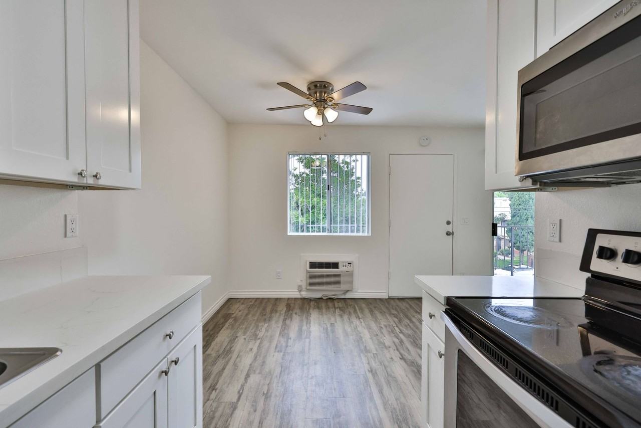 1605 Presioca St - Photo 2 of 16