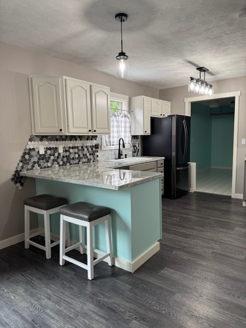 810 Arnold St - Photo 2 of 20