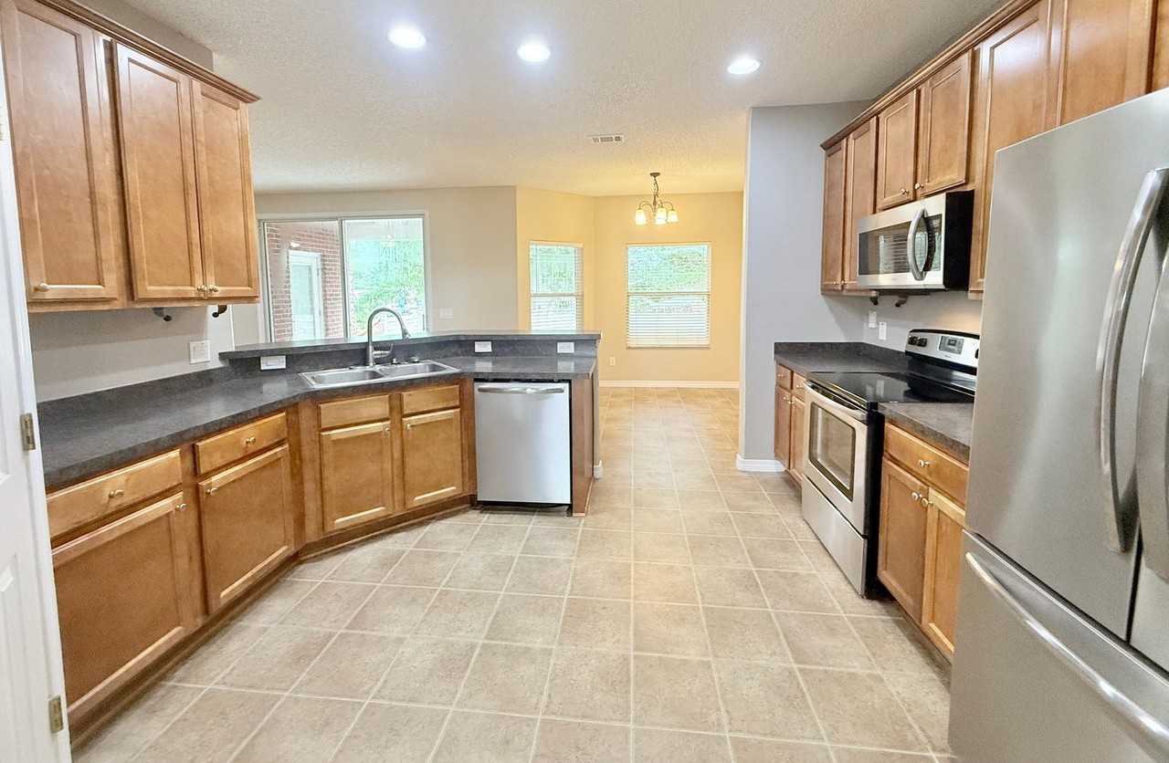4607 Carmel Cir - Photo 4 of 17