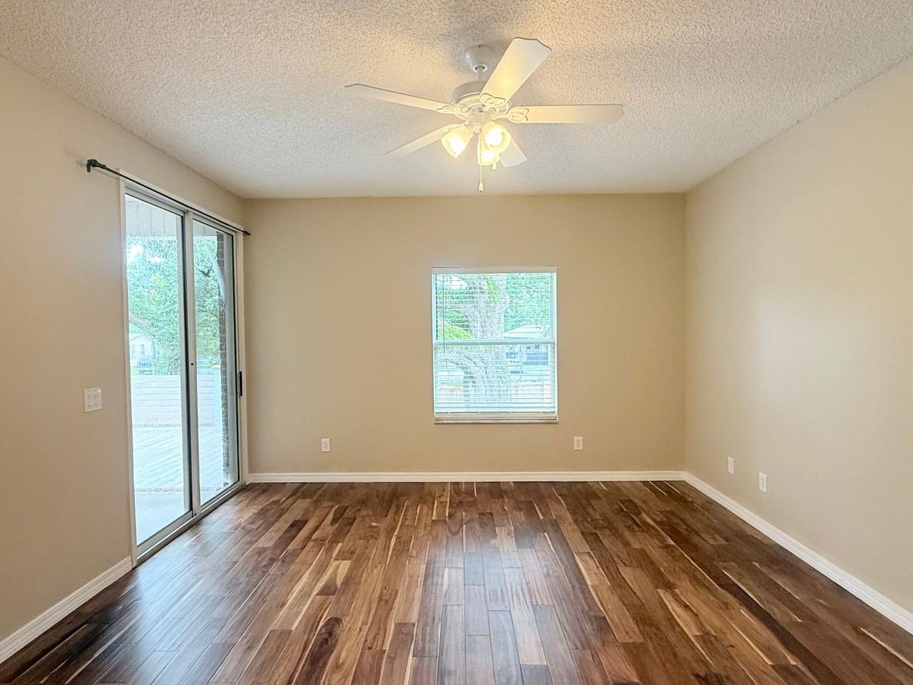 4607 Carmel Cir - Photo 5 of 17