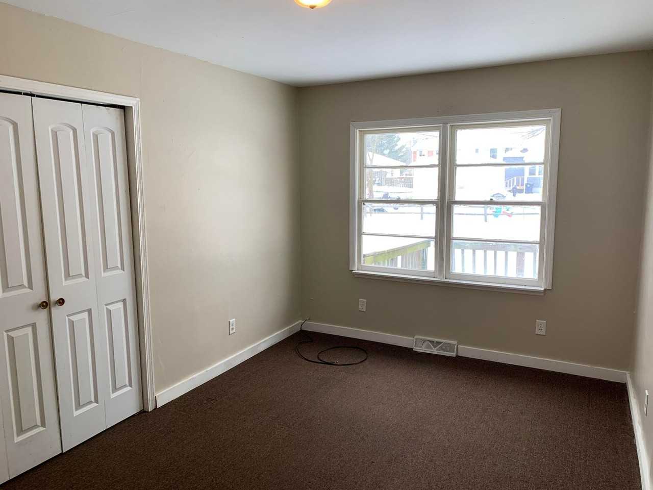 527 W 21st St - Photo 2 of 8