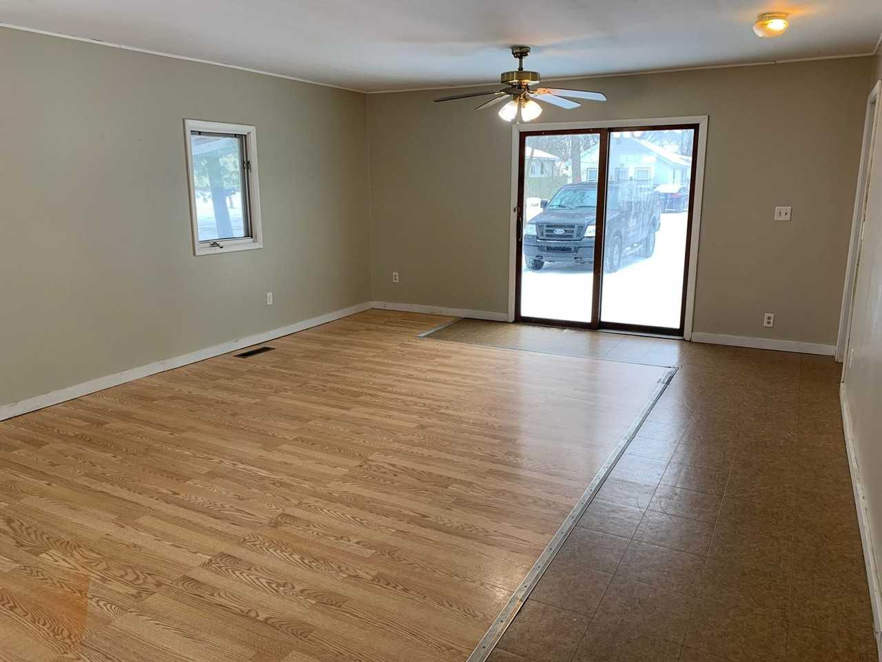 527 W 21st St - Photo 5 of 8
