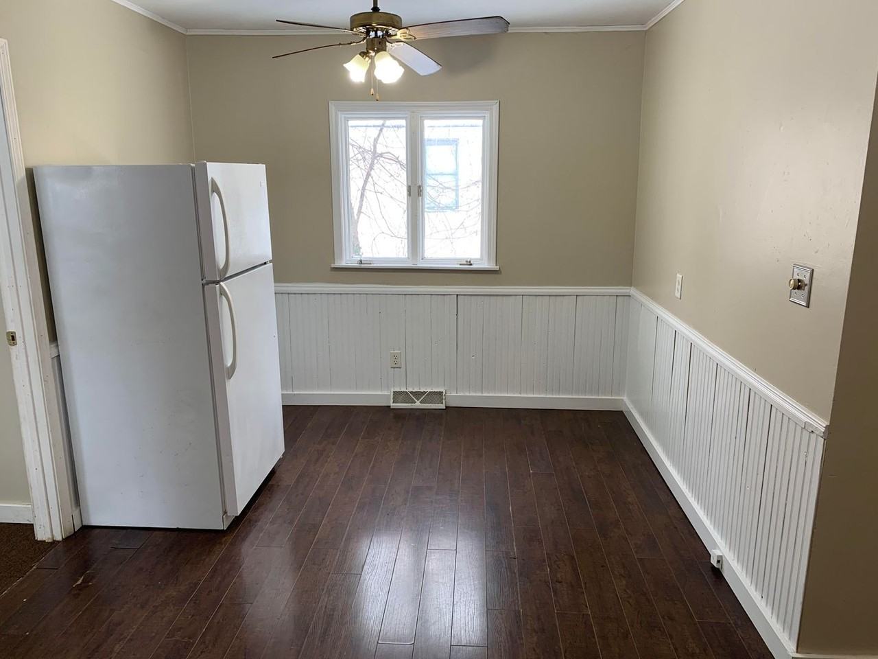 527 W 21st St - Photo 6 of 8