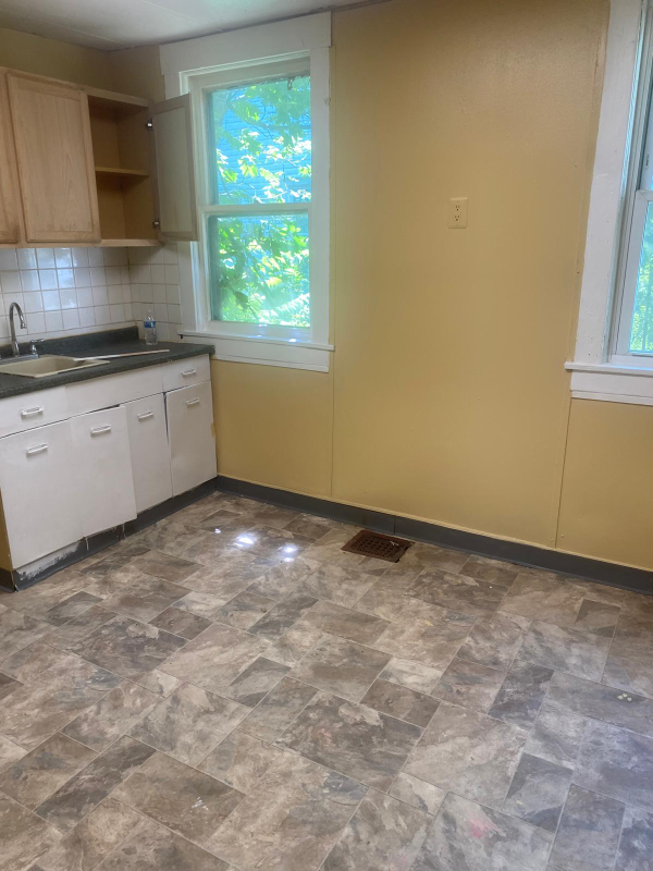 2066 S Park Ave #REAR - Photo 4 of 8