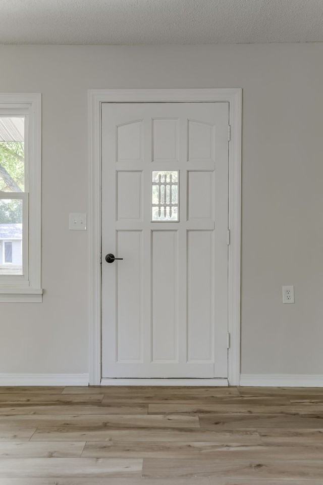 8338 Burt St - Photo 2 of 25