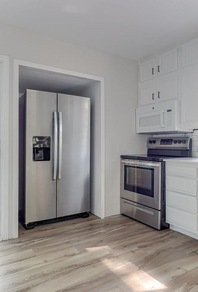 8338 Burt St - Photo 3 of 25