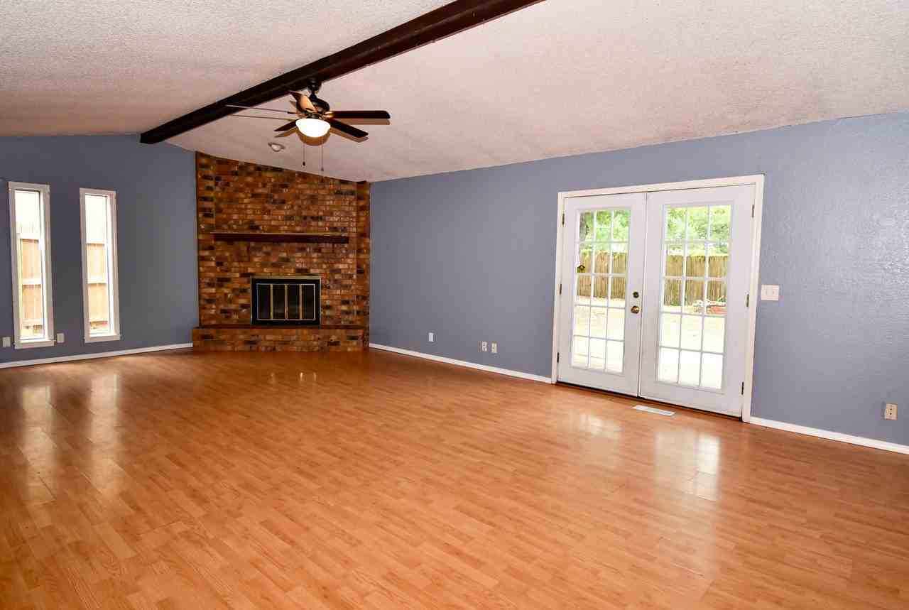 108 W Gulfport St - Photo 3 of 16