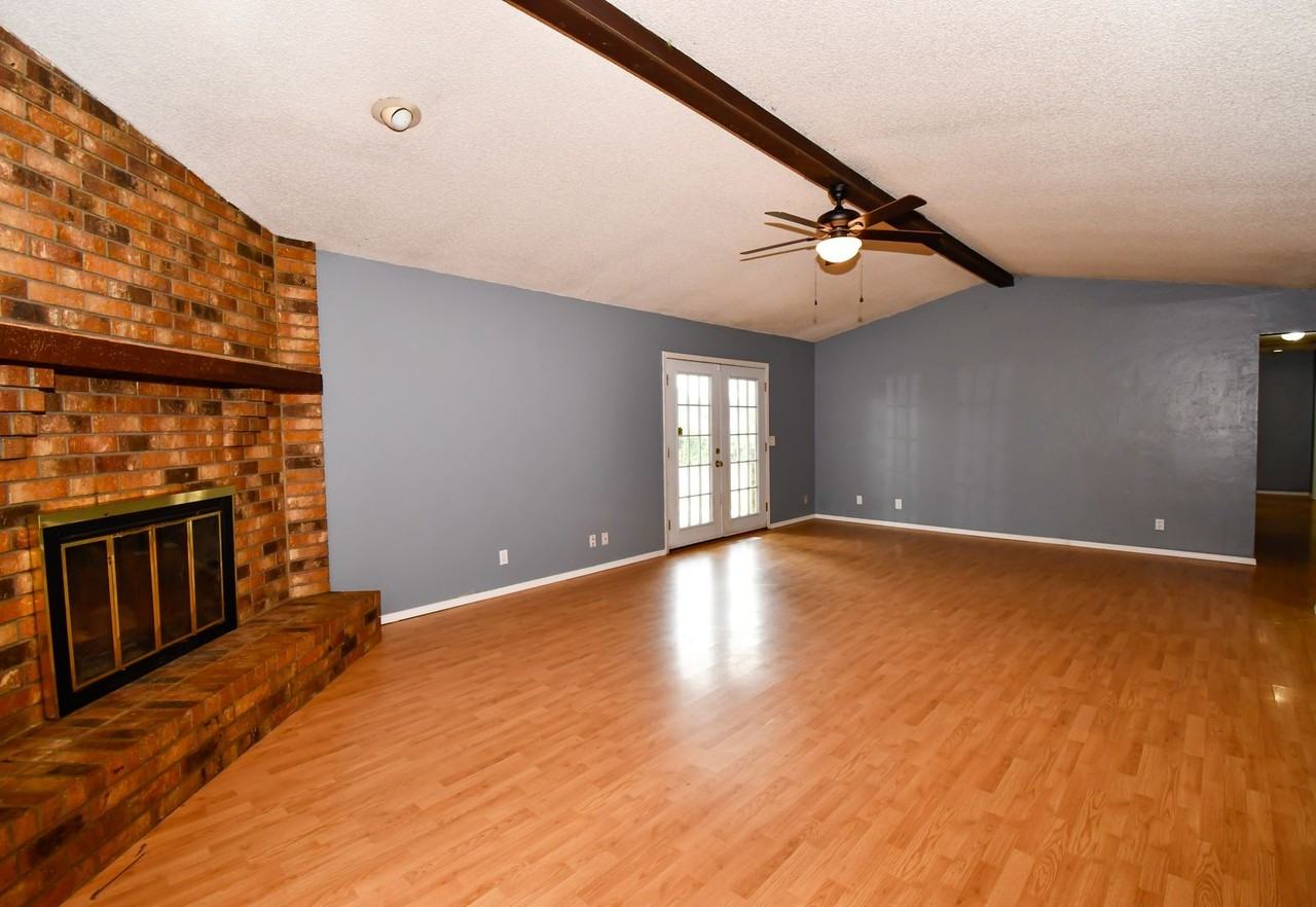 108 W Gulfport St - Photo 4 of 16