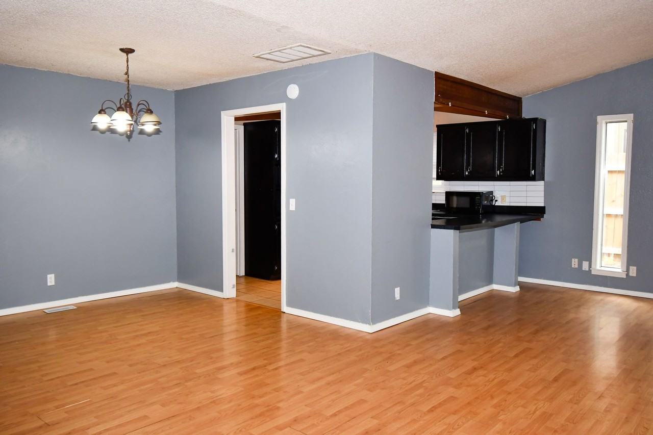 108 W Gulfport St - Photo 5 of 16
