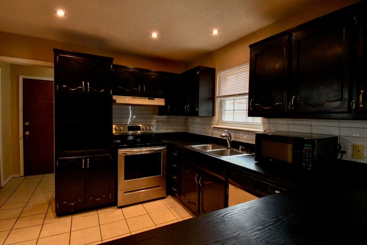 108 W Gulfport St - Photo 7 of 16