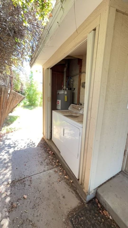 920 1/2 S Wilson St - Photo 3 of 17