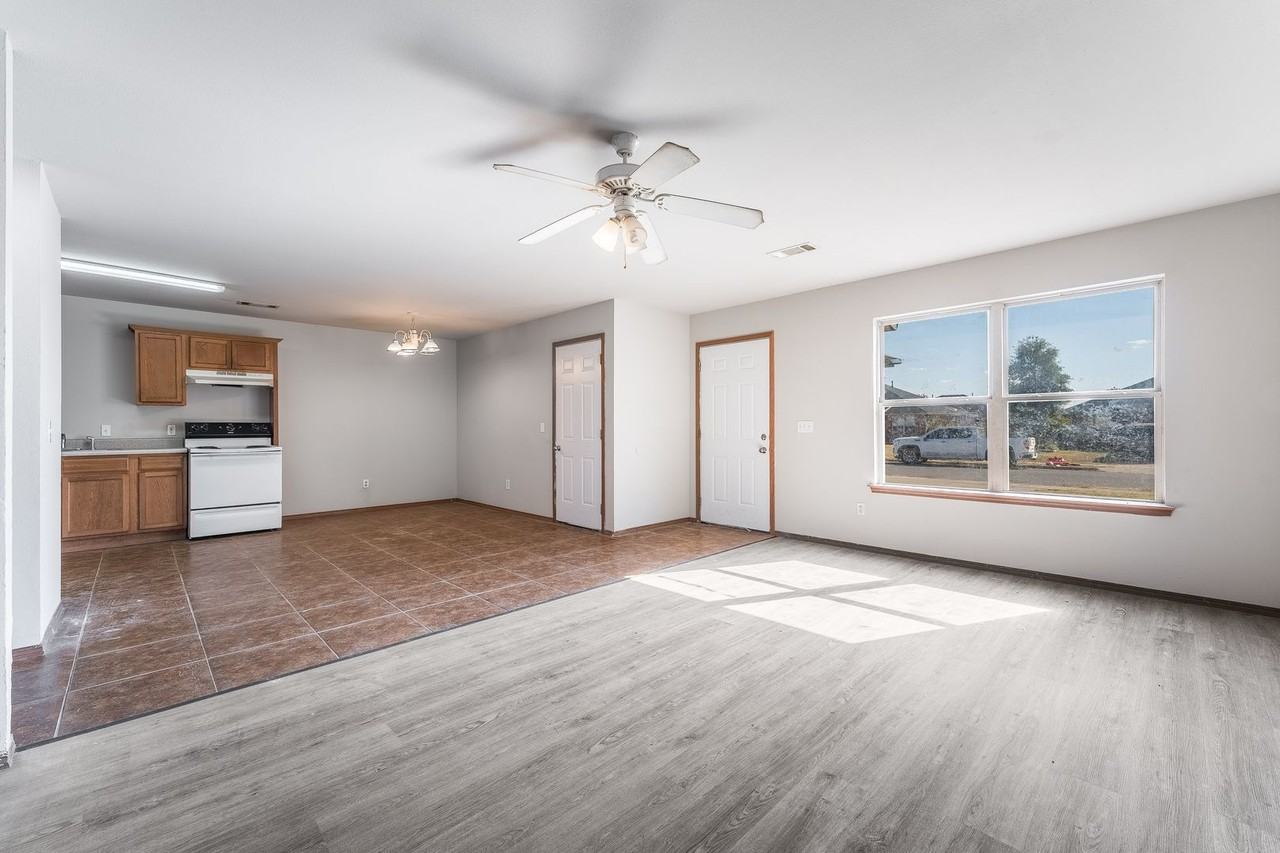 322 E Southern Trace Dr - Photo 3 of 26
