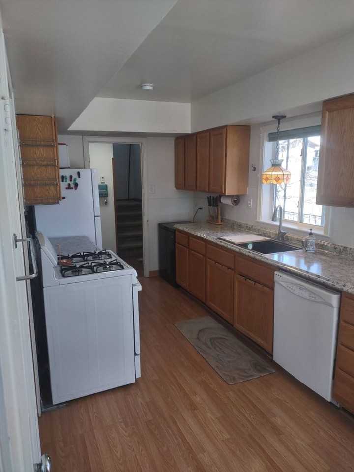 2145 41st St #A - Photo 3 of 23