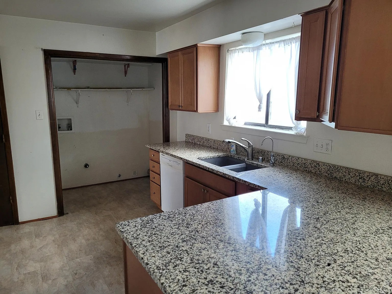 458 Ridgecrest Ave - Photo 3 of 15