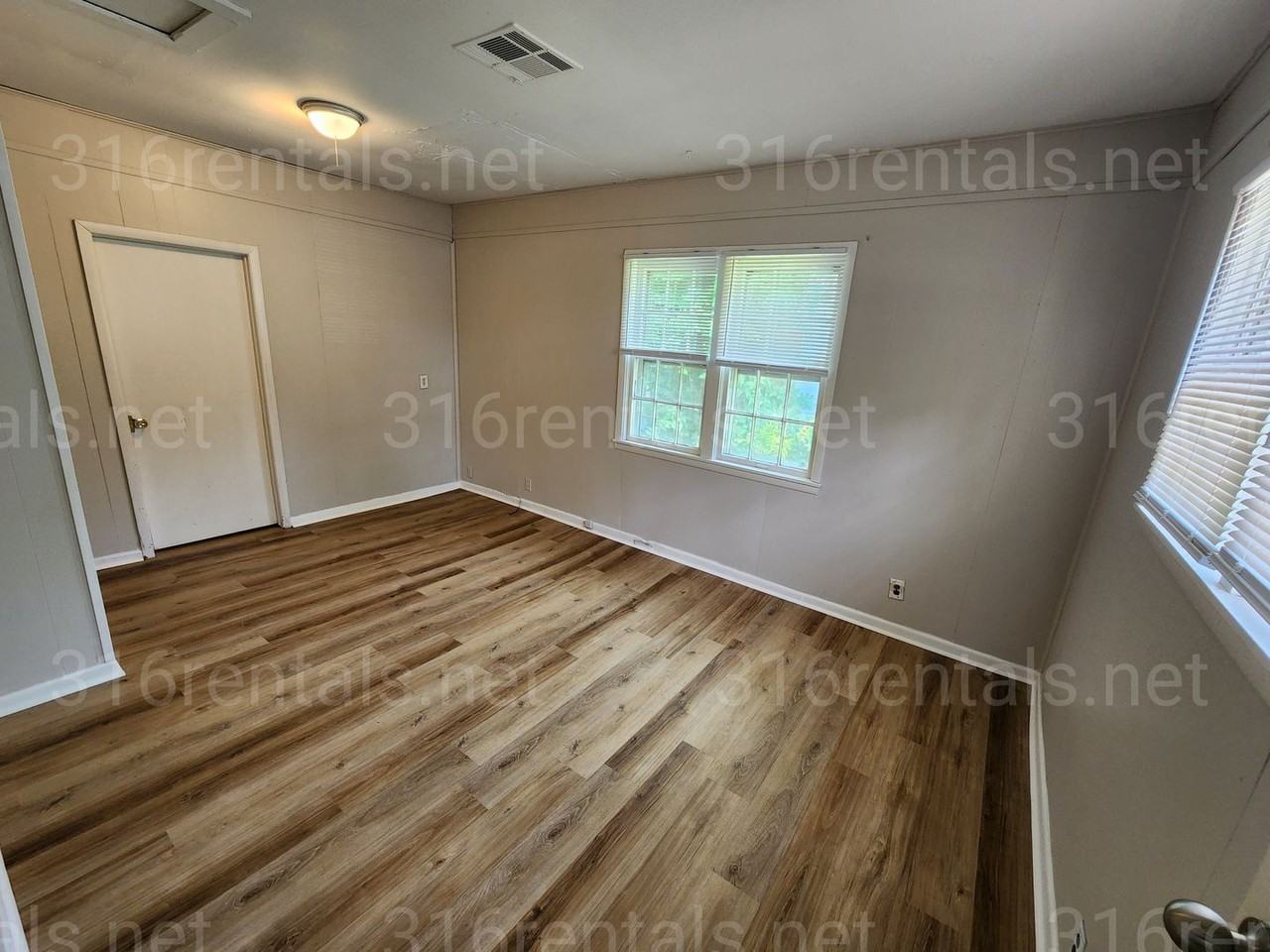 1511 N Erie Ave - Photo 5 of 8