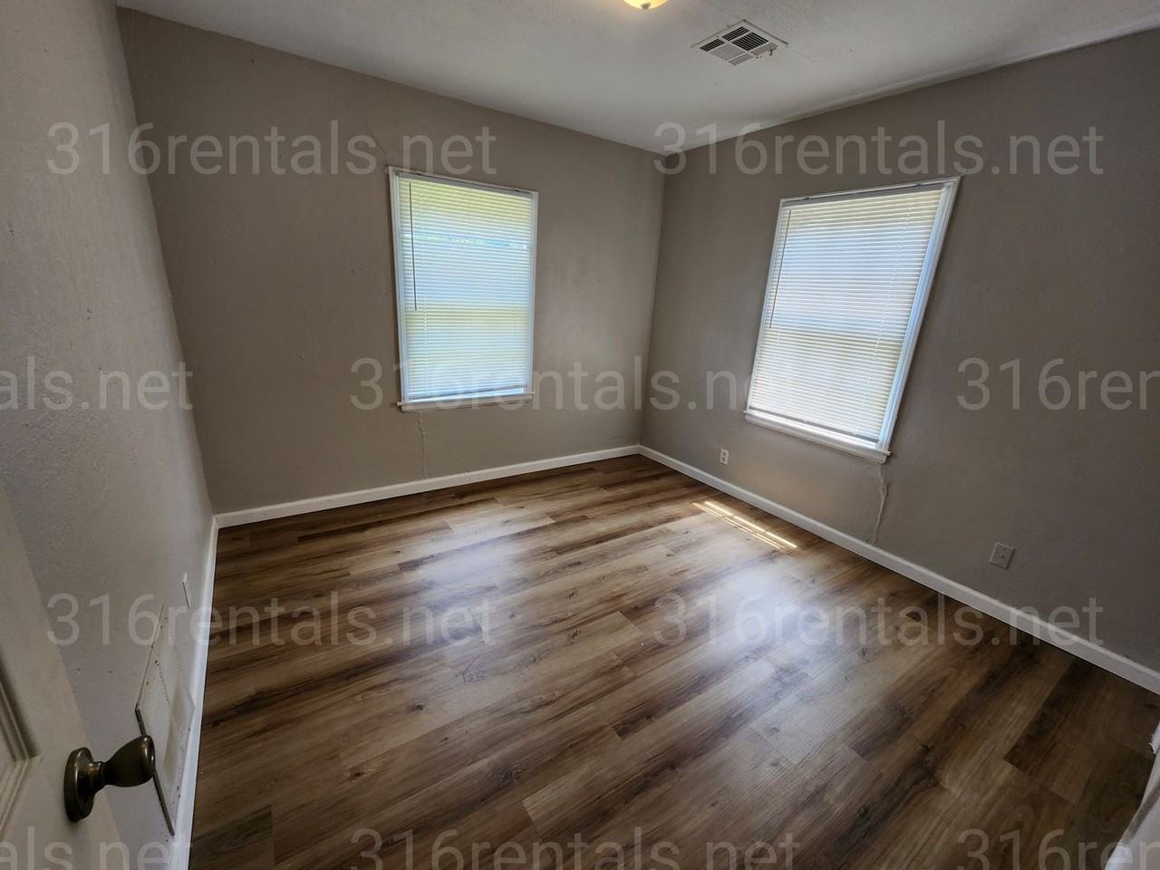1511 N Erie Ave - Photo 6 of 8
