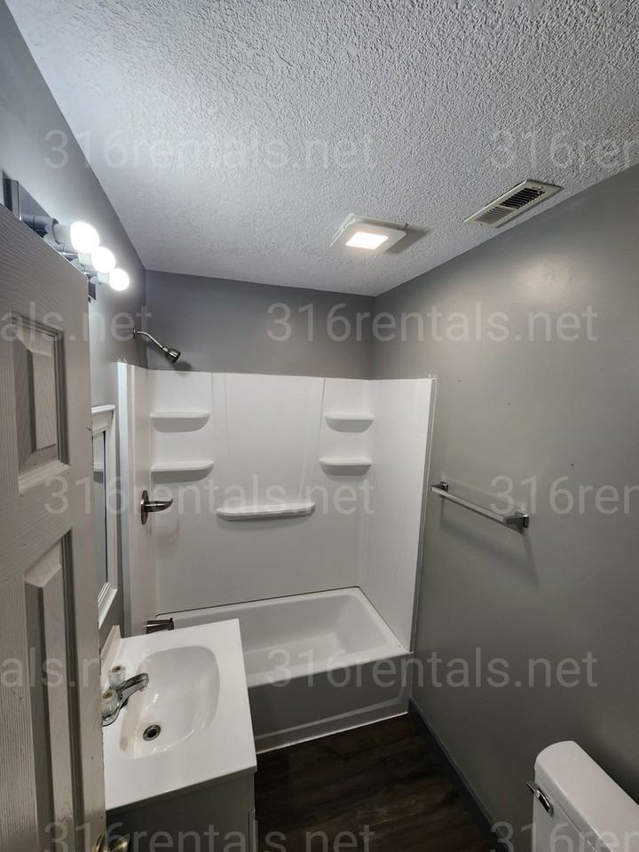1511 N Erie Ave - Photo 7 of 8