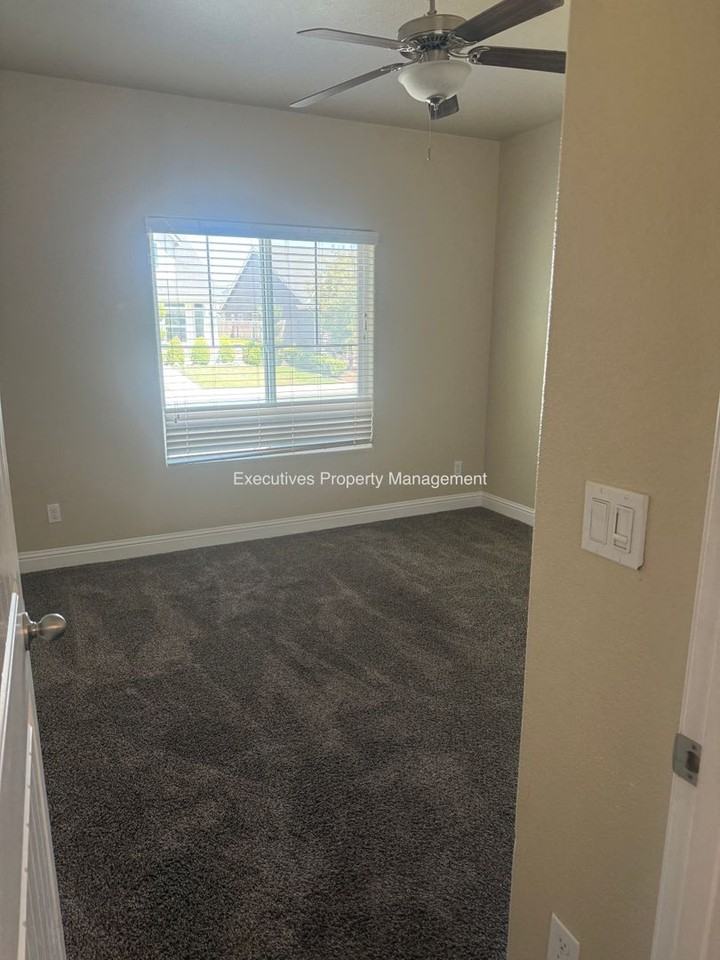 1705 Clearwater St - Photo 3 of 3