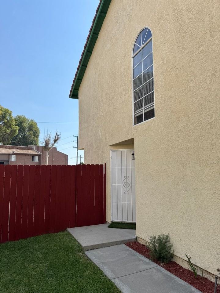 770 W Almond St - Photo 3 of 41