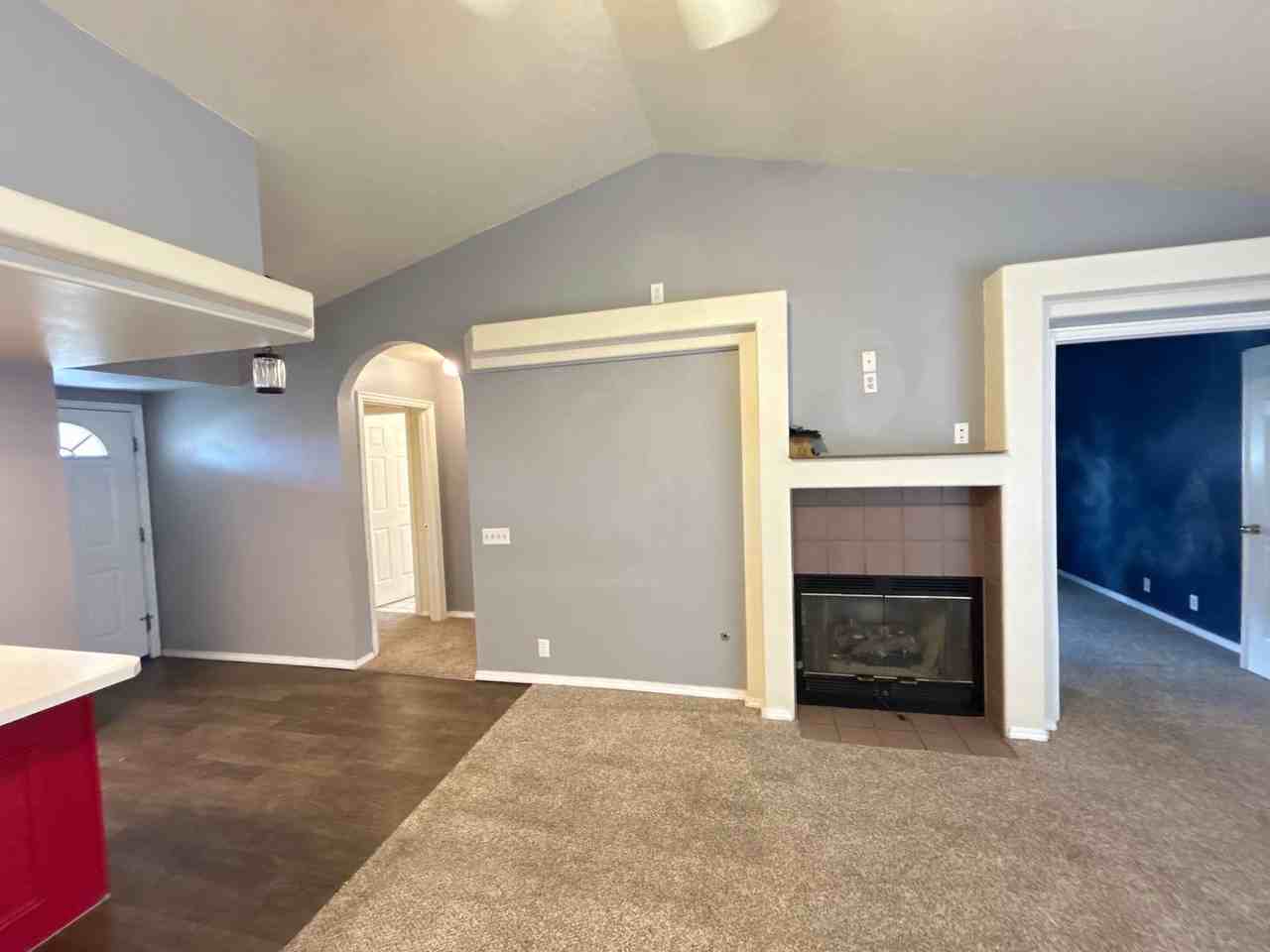 581 S 225 W - Photo 5 of 17