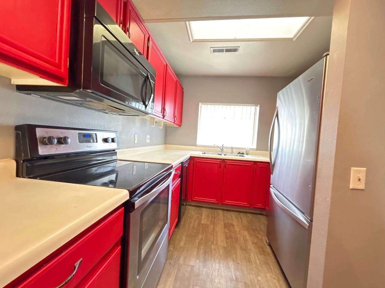 581 S 225 W - Photo 4 of 17